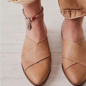 Free People Lordes Leather Pointed Toe Mules 40/ US 9
